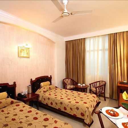 Grand President Hotel Delhi  Bagian luar foto
