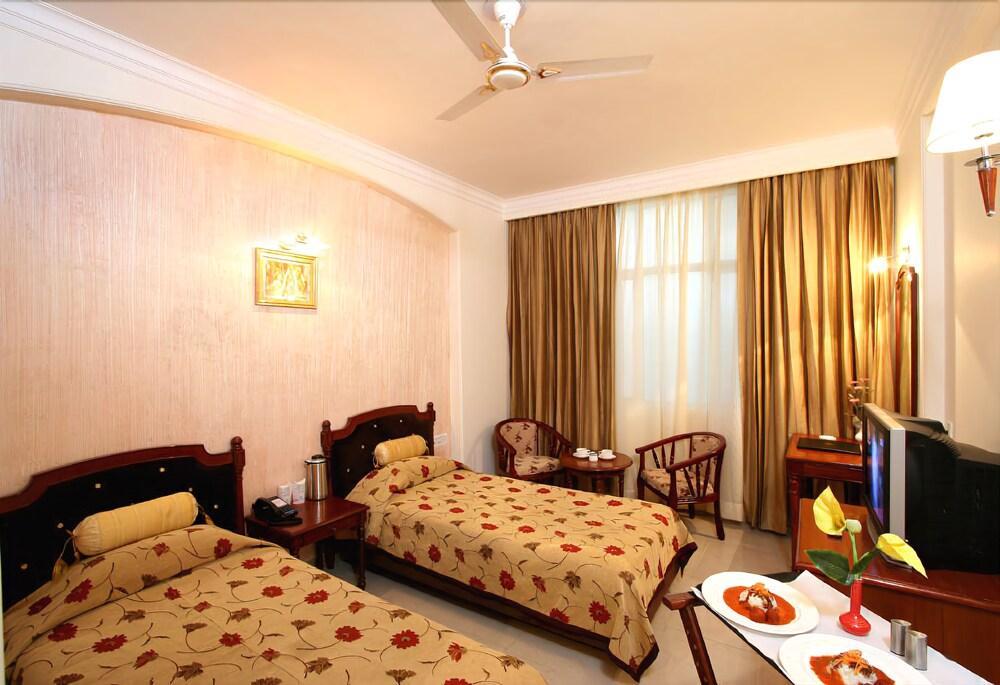 Grand President Hotel Delhi  Bagian luar foto